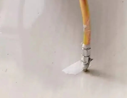 桐庐瓷砖空鼓维修公司专业解答在瓷砖铺贴过程中，如果使用的砂料过粗（如全部使用了粗砂），可能会导致以下问题