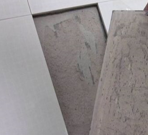 桐庐瓷砖空鼓维修公司分享瓷砖铺贴时如果打浆（即涂抹在瓷砖背面和基层上的砂浆或瓷砖胶）过少，会带来以下问题